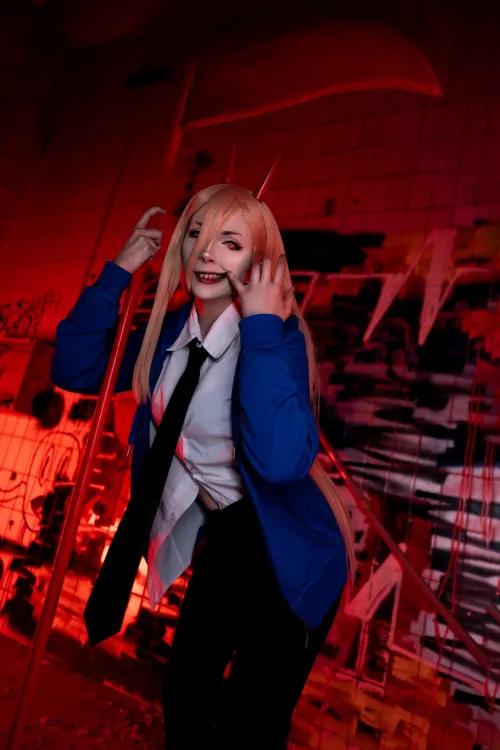 Thumbnail ChristineUsi's Impressive Power Cosplay from Chainsawman