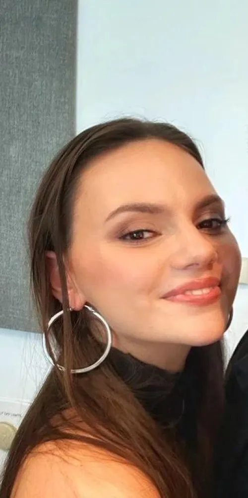 Thumbnail Admiring Dafne Keen's Allure | Presented by No_Cabinet_2598