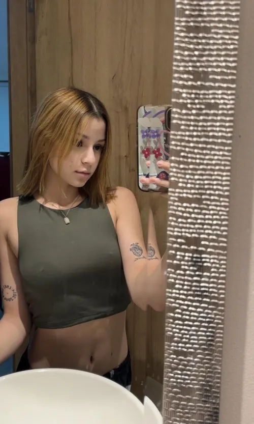Thumbnail Join the Trend: Croptopgirls Unite with evabonneet