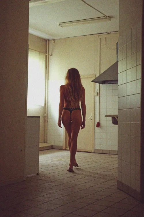 Thumbnail Artanni55's Sensual Revelation: Everyone is Away - Dive In | classysexy