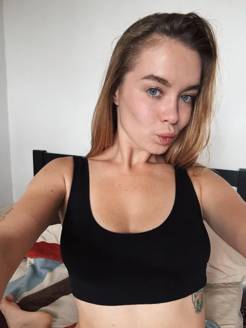 Thumbnail Admiring a Kissy Face with cc_princessxx's Top Pick