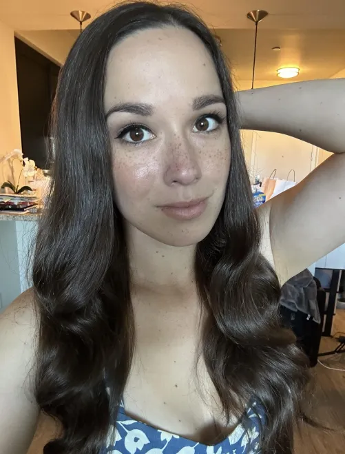 Thumbnail Basking in Sunshine: Wavy Hair Day for Brunettes ft. AlanaAraya