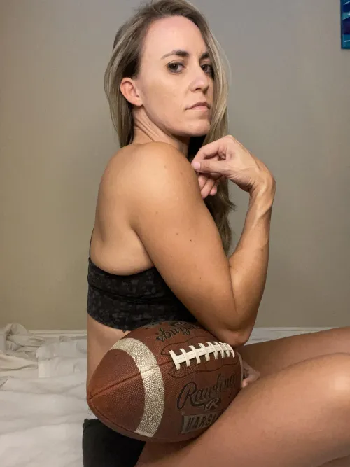 Thumbnail BikiniSquats' Provocative Choice: Tackling or Touching in Maturemilf