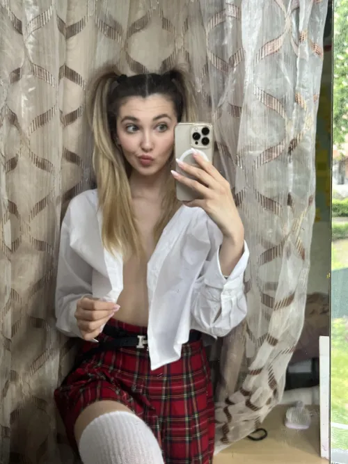 Thumbnail Noisy Nail Fetish: Arya_Doll's College Roommate Ideas
