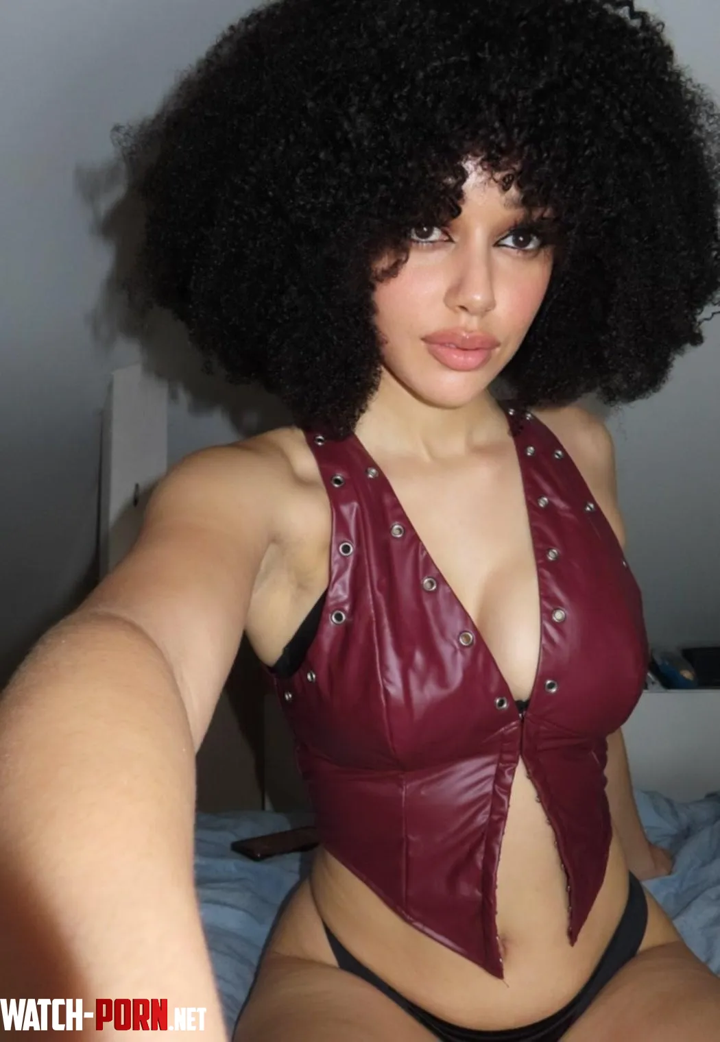 Hot model black chic giving its best with a bit of curls by Samiraxoxodarky
