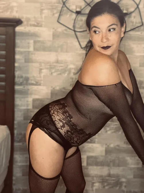 Thumbnail mamaononlyfans Welcomes the Weekend: Escaping the Week's Stress