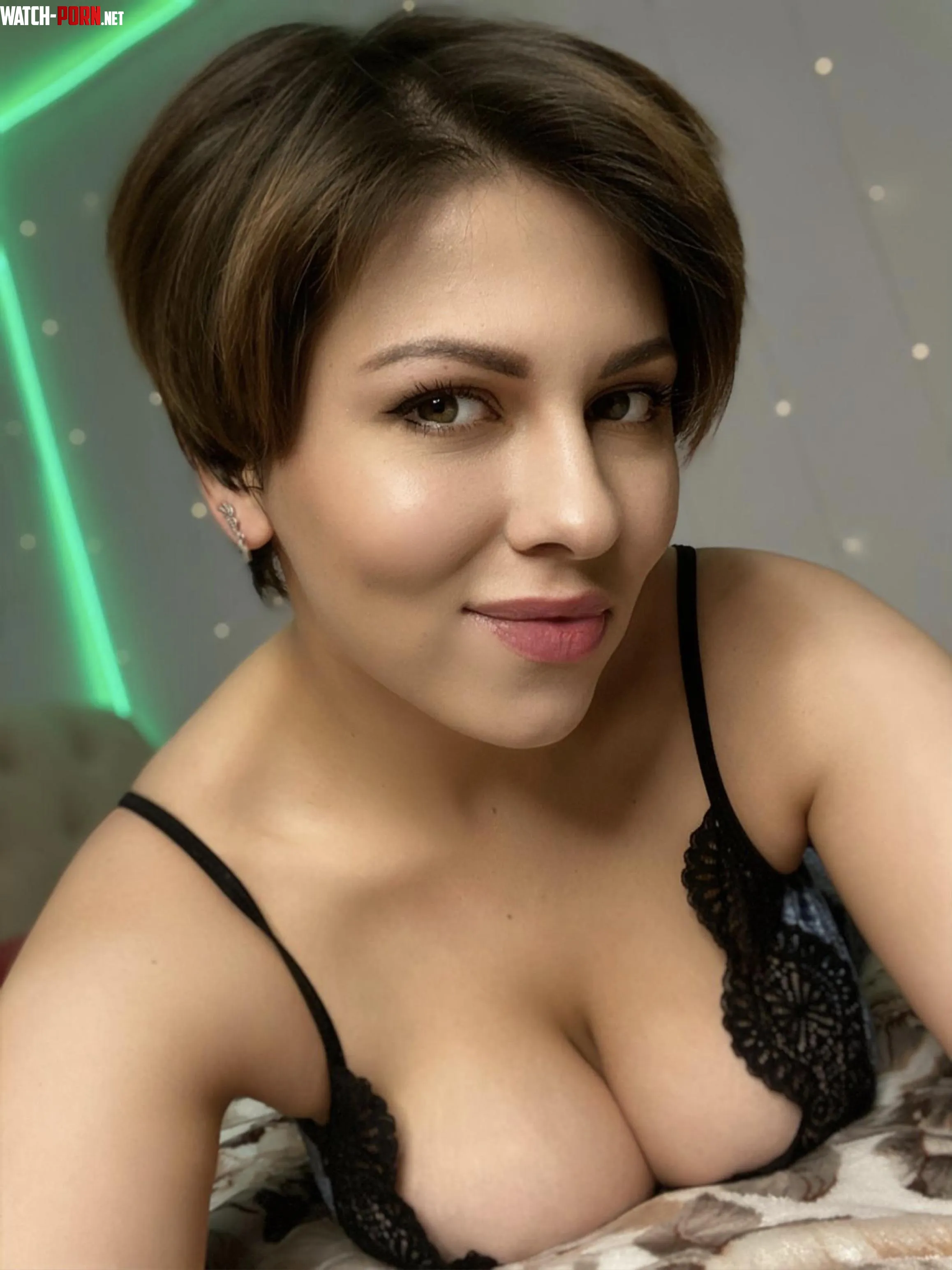 Cleavage is best seen on large breasts by AmyWinne