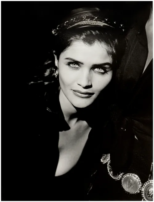 Thumbnail Helena Christensen: A Model Icon Revealed by bil_sabab