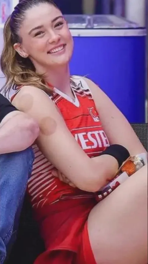 Thumbnail Discover the World of Zehra Gunes with YongWeddle - VolleyballGirls Insider