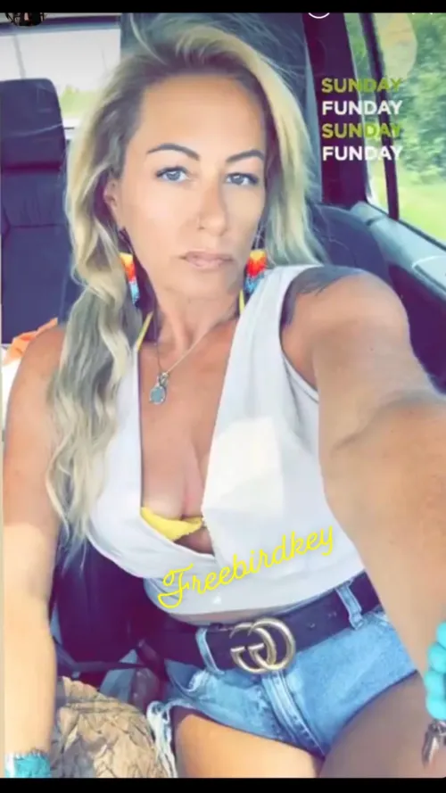 Thumbnail Join for a Beach Day with the Alluring 44F | Freebirdkey