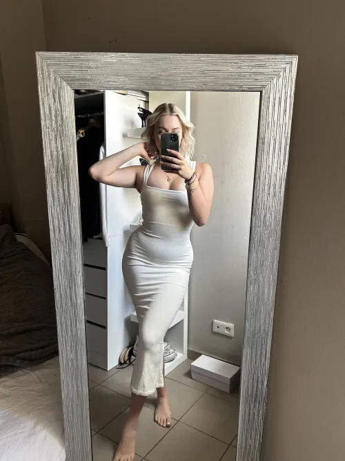 Thumbnail PerkyBabyy_ Attracts Those Who Love White Dresses