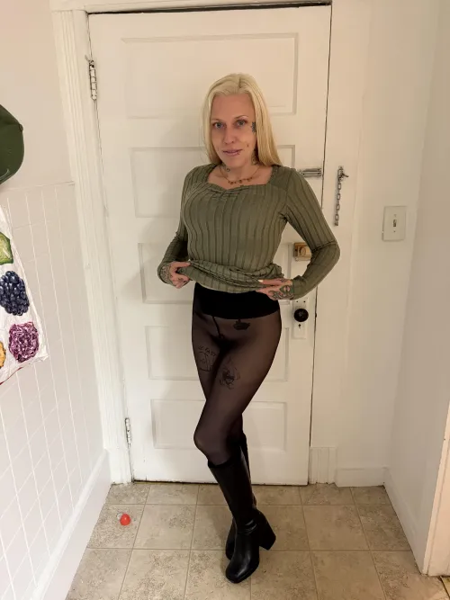 Thumbnail Discovering Elegance: Wolford Pantyhose Fashion