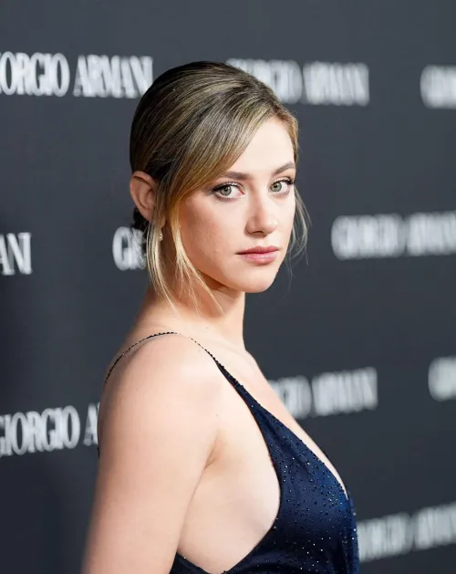 Thumbnail Lili Reinhart: A Gentlemanboners Exclusive