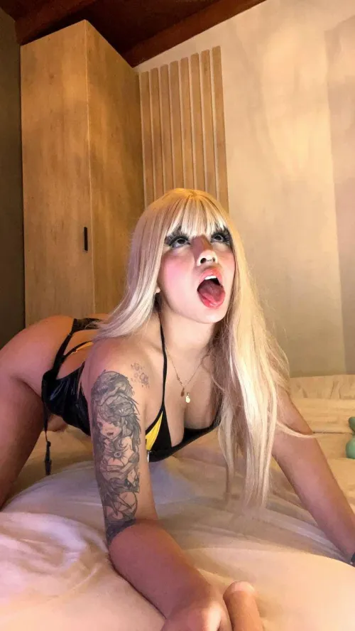 Thumbnail Chicxgoddess' F18 Seduction: Mouth Begging for a Huge Age Gap