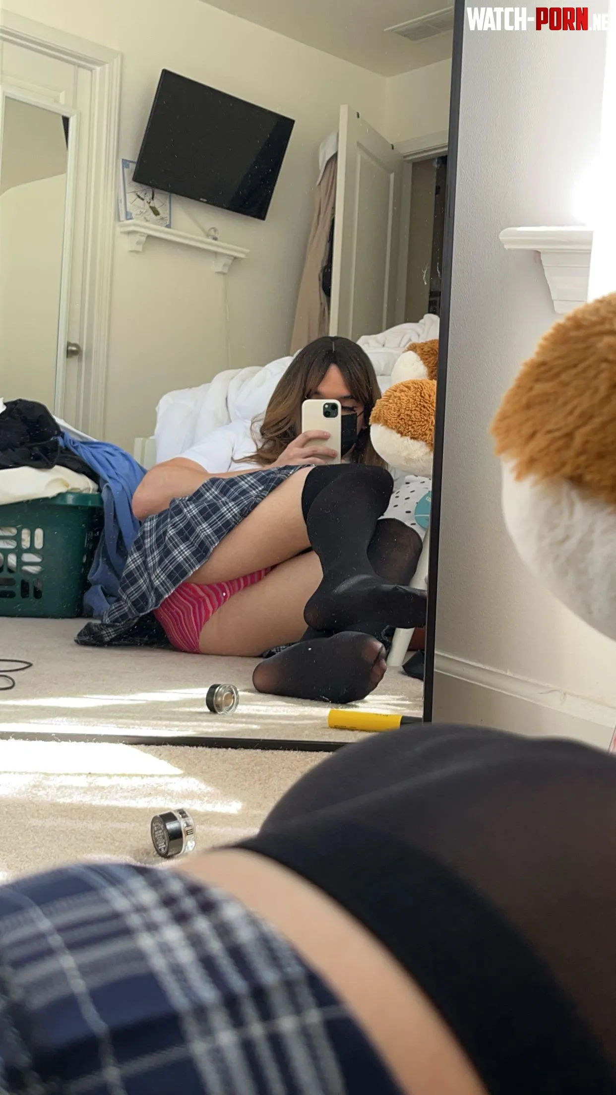love being a schoolgirl  by jennyl2001