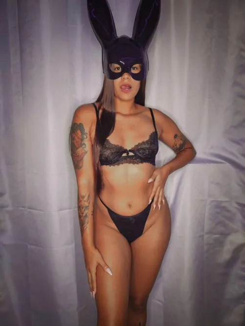 Thumbnail Seductive Beckoning: Valentinashark's Tribute to Brunette Beauty