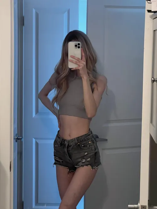 Thumbnail Grey Top Perfection: Styling Secrets by SexyLinnea