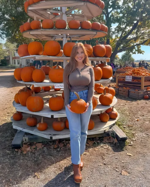 Thumbnail SnowQSurf Dives into Fall Time Pumpkins - A Visual Feast | 2busty2hide