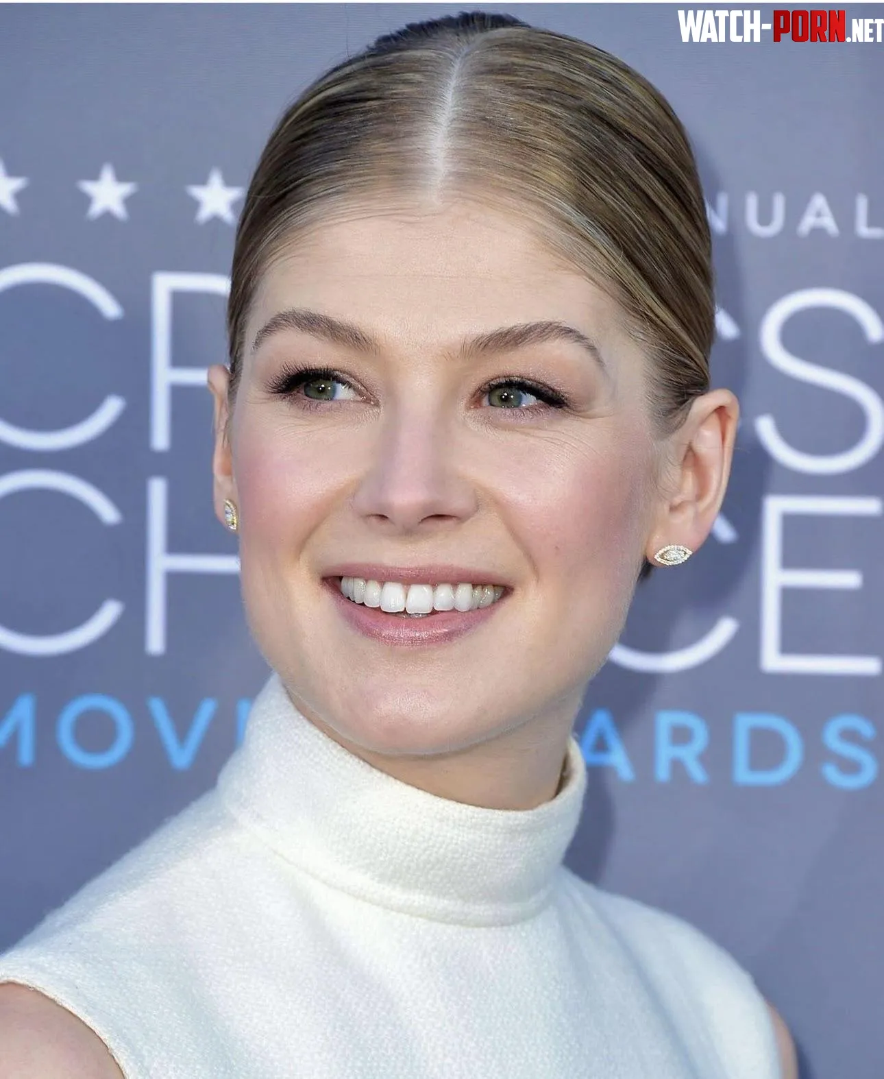Rosamund Pike by NachoPeroni