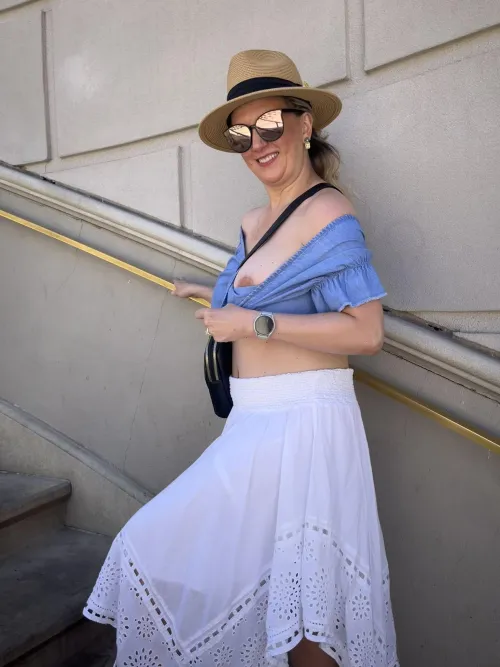 Thumbnail Flashy Adventures: Mrs_Englewood's Bold Caesars Palace Move