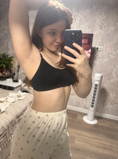 Thumbnail DerrickQuaye Asks: Shaved or Hairy? Join the Armpit Fetish Debate