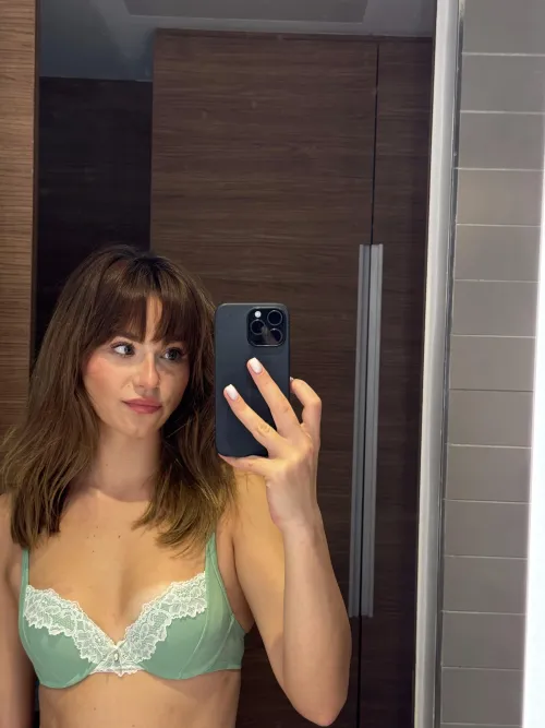 Thumbnail Craving Connection: Convince Me to Date on MirrorSelfie | EmmaBailyxx