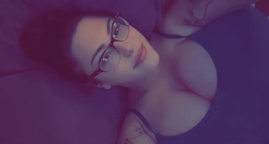 Thumbnail Exploring the World of slutsofsnapchat with hardtomakeauser
