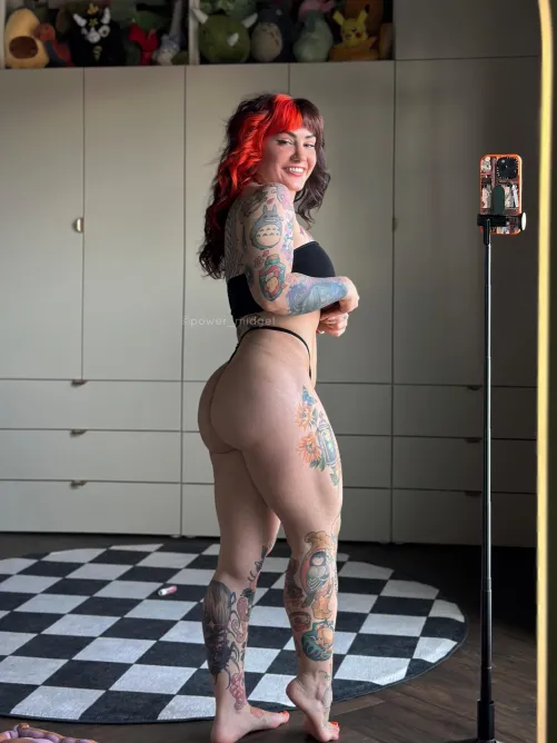 Thumbnail power_midget's Temptation: Indulge in Butts and Bare Feet