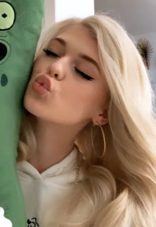 Thumbnail The Mystery of Loren Gray Pt3 by g0o_o0g in Pouting