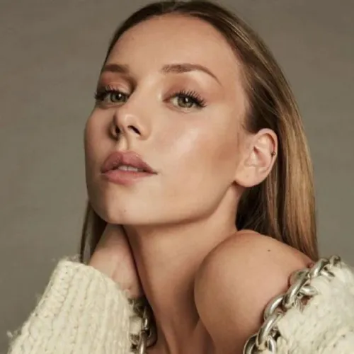 Thumbnail Discovering Ester Expsito's Charm | F1-Viking