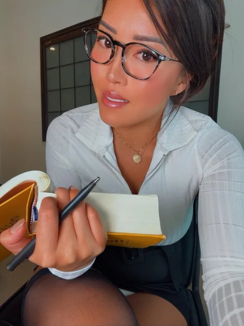 Thumbnail HoneyBeeHollyyy: Quick Peek into a Sensual Humpday Routine