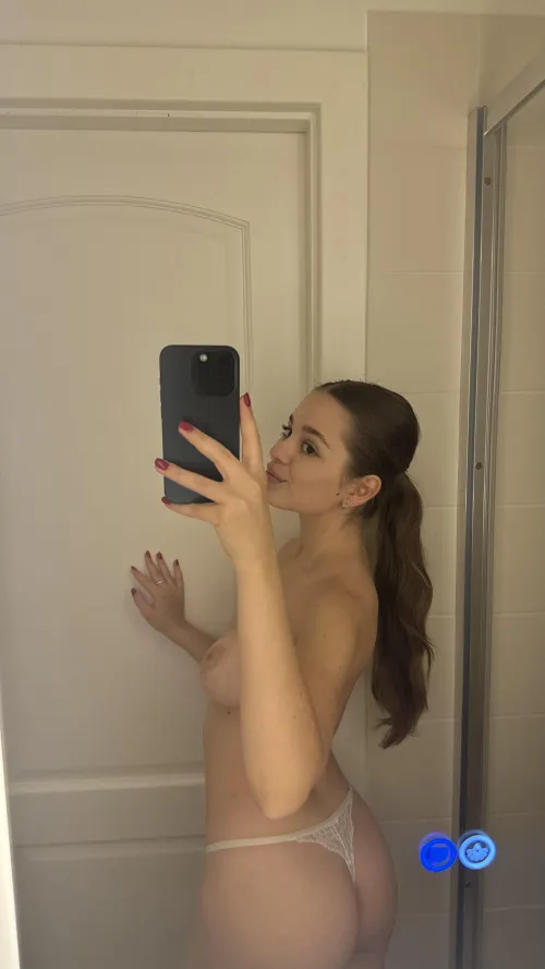 Thumbnail Surprise Unveiled - oneeBaby's MirrorSelfie Showcase