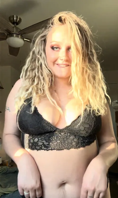 Thumbnail Gripping Insights: SummerrDaze on Chubby Moms