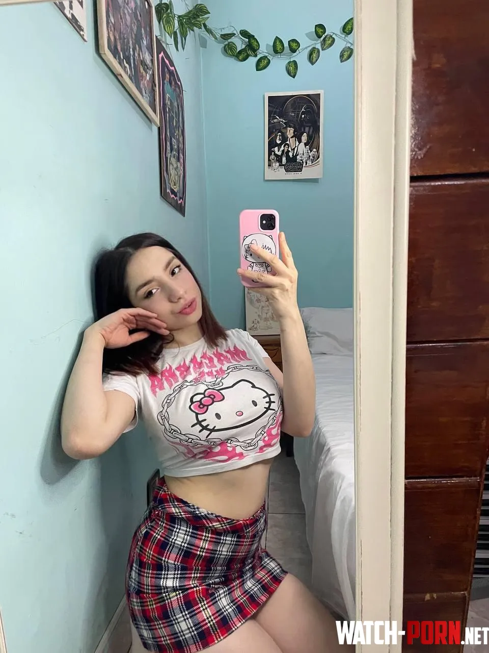 do u find me hot in this crop top by Velma_Harmony