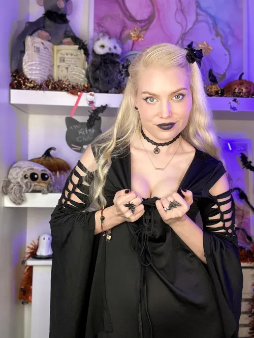 Thumbnail ittybityprettykitty's Treats Unveiled in Blonde Category