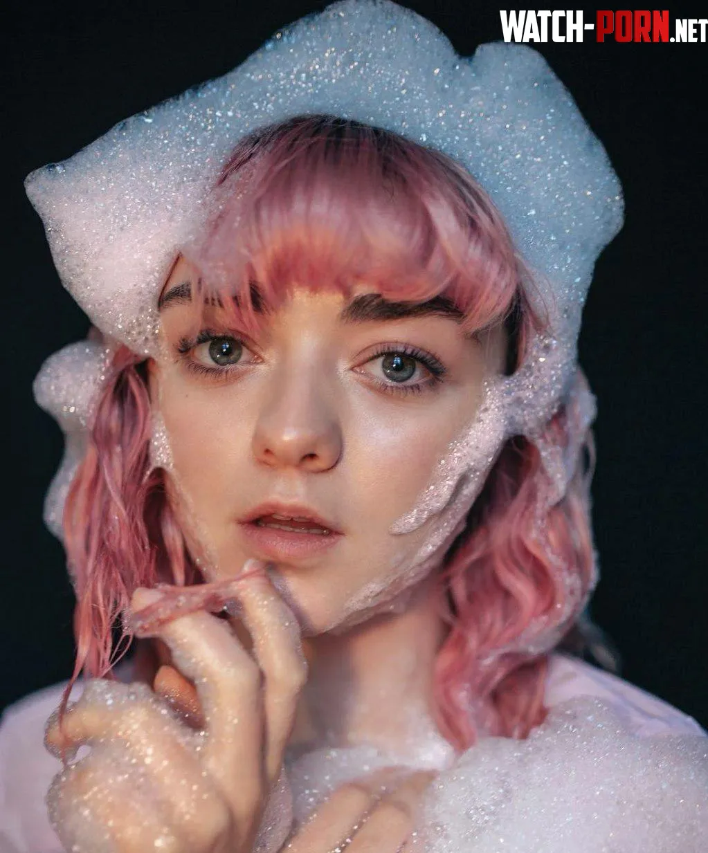 Maisie Williams by Long_oil_