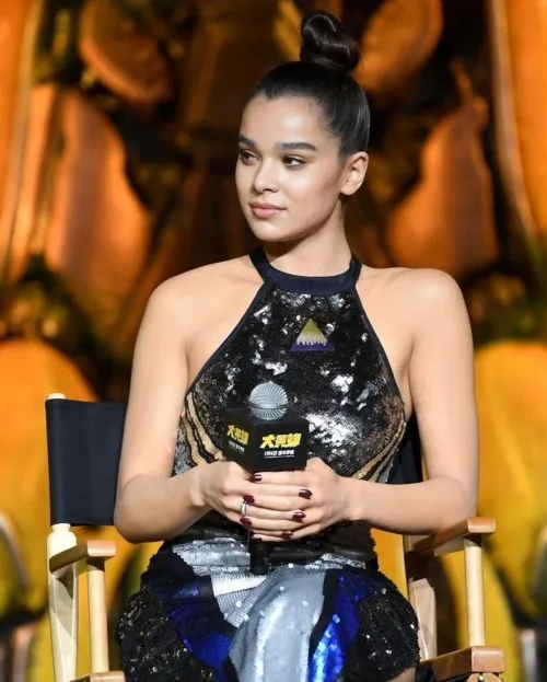 Thumbnail Hailee Steinfeld by James007BondUK | Gentlemanboners Category