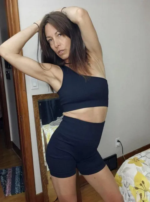 Thumbnail wondermilff's Cute Look: Dive into the Croptopgirls Universe