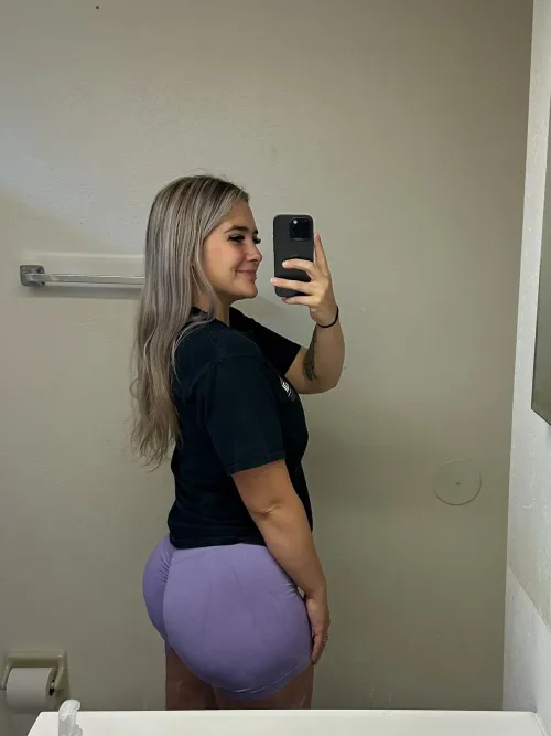 Thumbnail Big Booty Celebration by yourfavemom24 in BigAsses Category