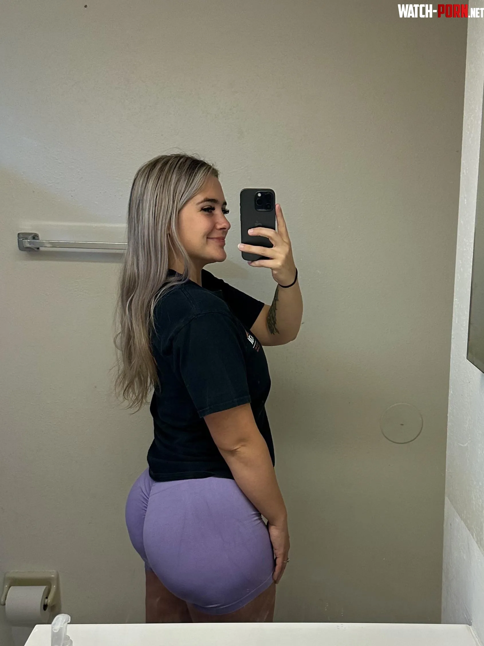 Big asses only  by yourfavemom24