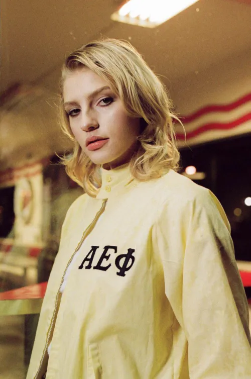 Thumbnail Tessa Greiner's Glow - Discovering Beauty in PrettyGirls