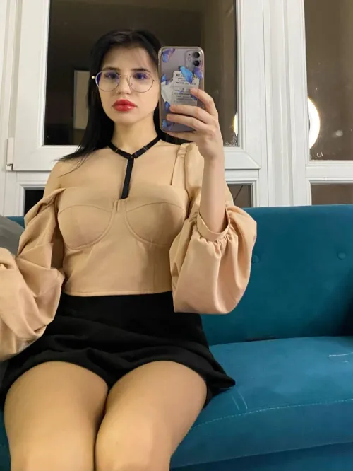 Thumbnail Unlock Shyness with Rosymelanie's Curves: OnlyFansPromotions