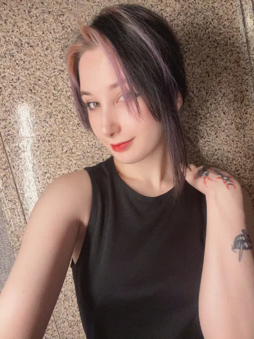 Thumbnail Bilonnna Unveils Differing Views on Classiness in Classy Girls