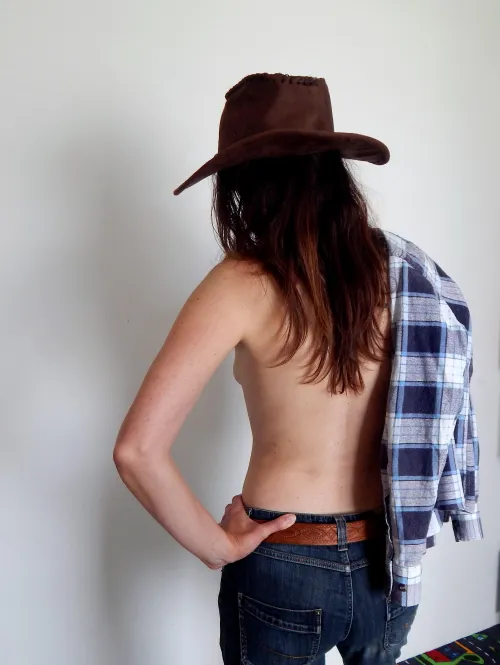 Thumbnail Hat on Head: isa_bea's Stylish ToplessInJeans Look