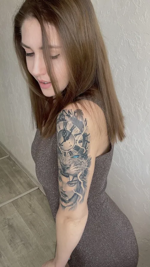 Thumbnail Flaunting the Perfect Fit: Explore Tight Dresses with megan_vikkk