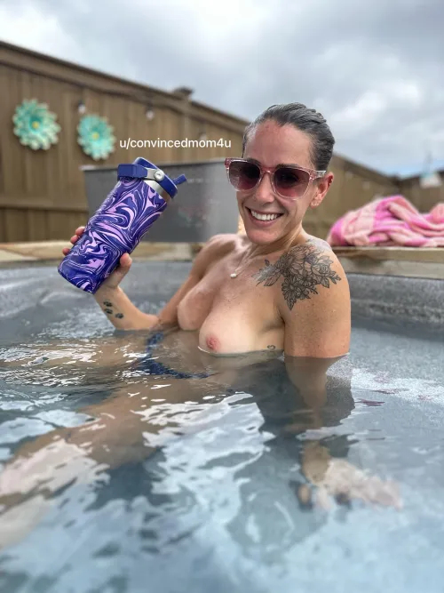 Thumbnail Hot Tubs and Boners: convincedmom4u Explains the Phenomenon