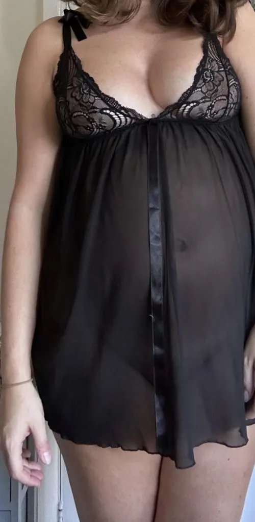 Thumbnail Fashion Dilemma: Kind-UI Seeks Approval | Pregnantporn