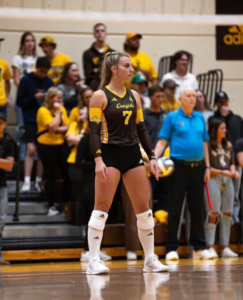 Thumbnail Spotlight on Sierra Grizzle from VolleyballGirls | shipkastroke