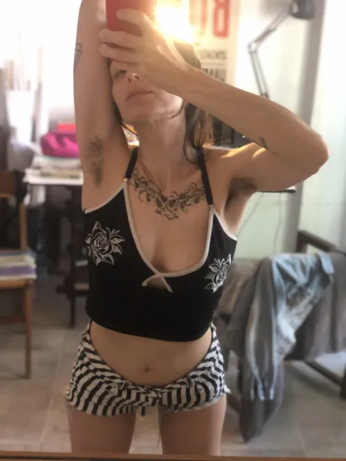 Thumbnail _Magdalena_0 Magnifies Sensuality in 'How They Look' - An Armpit Fetish Indulgence