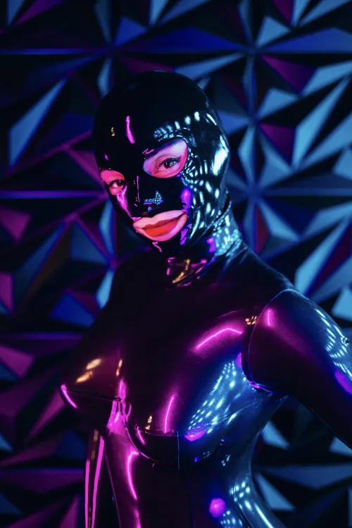 Thumbnail Neon Knotasha: Vibrant Aesthetics of Shiny Porn
